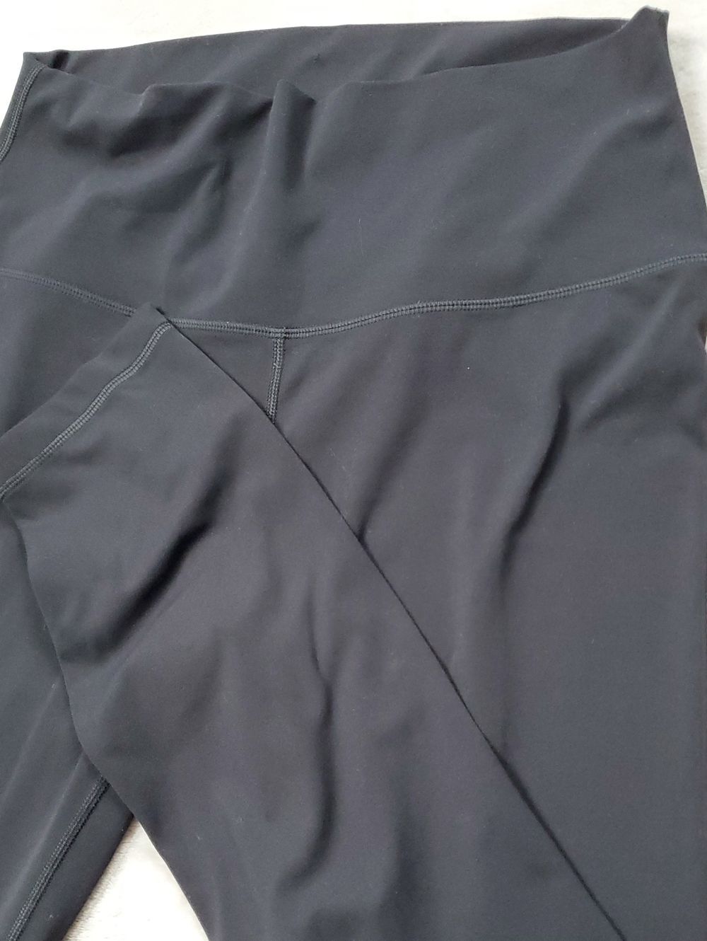 HeyNuts | Women's Size XL (14) | Black High-Waisted Everyday Leggings